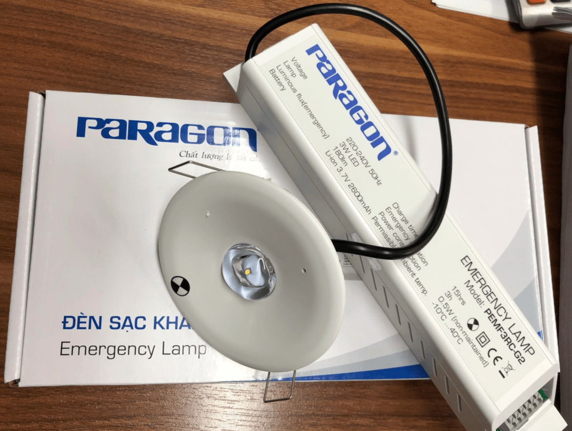 Hình ảnh thực tế của bộ đèn sạc khẩn cấp âm trần Paragon PEMF3RC-G2